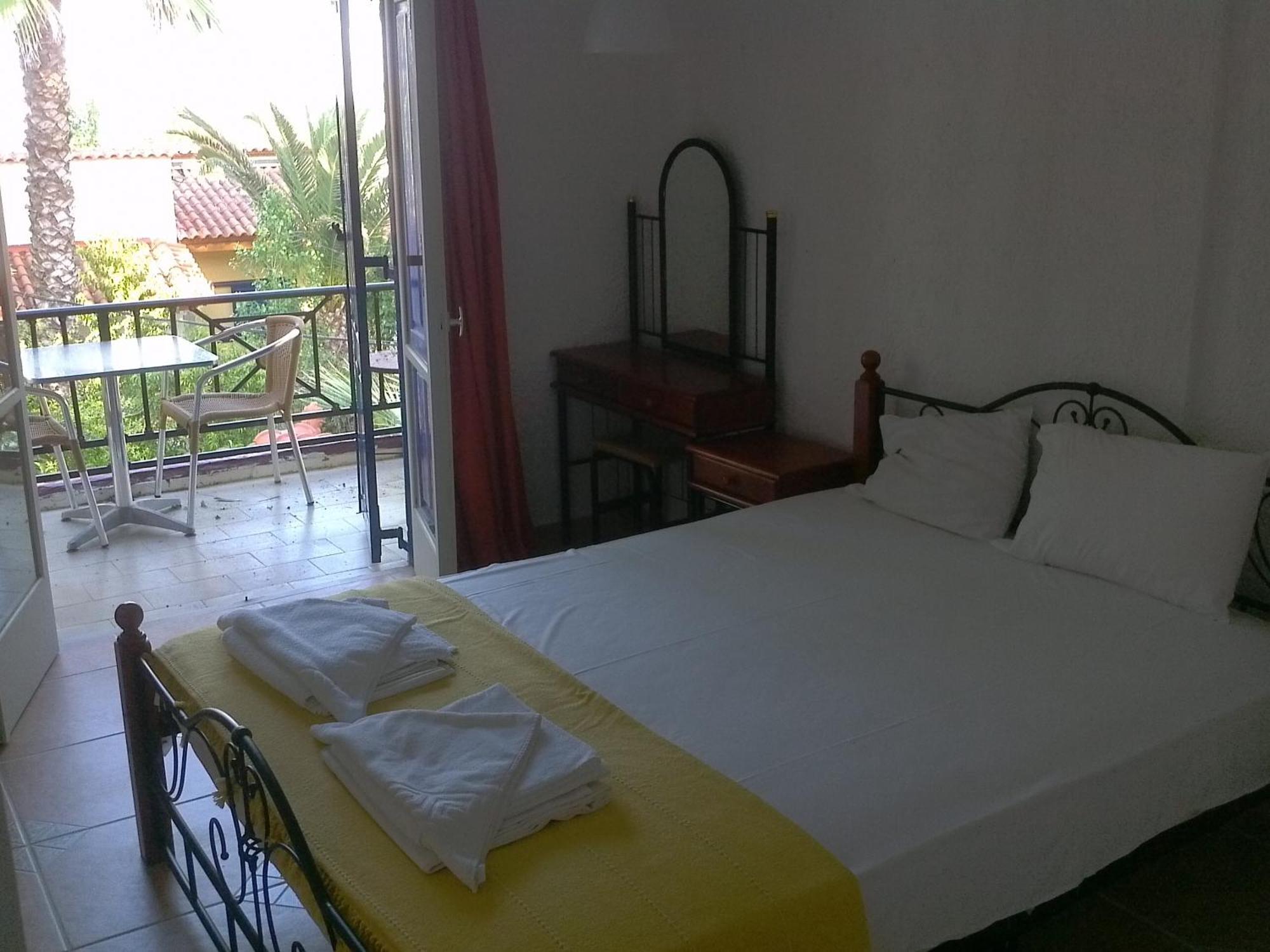 9 Musses Hotel Apartments Skala Mistegnon Eksteriør bilde