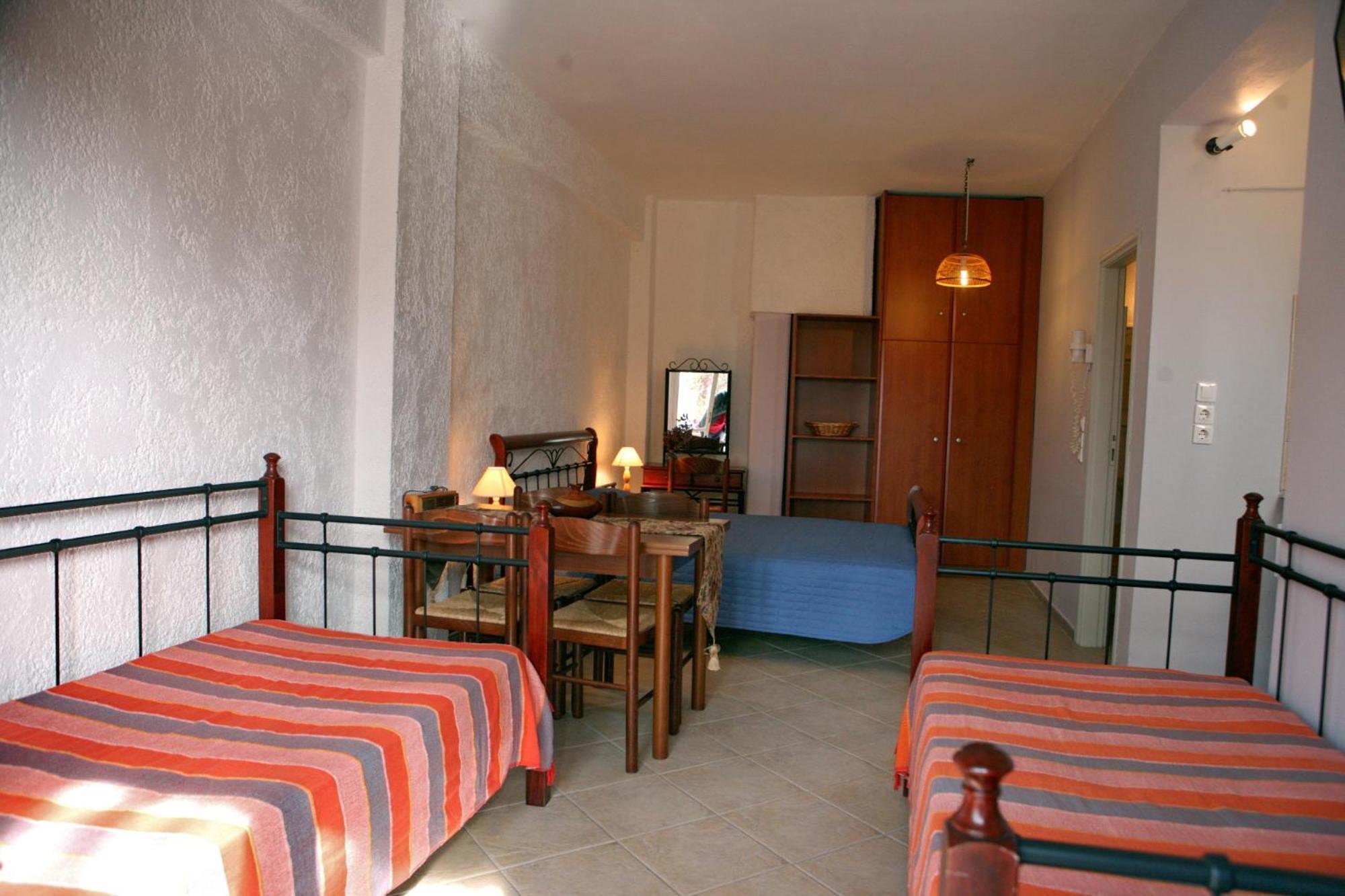 9 Musses Hotel Apartments Skala Mistegnon Eksteriør bilde