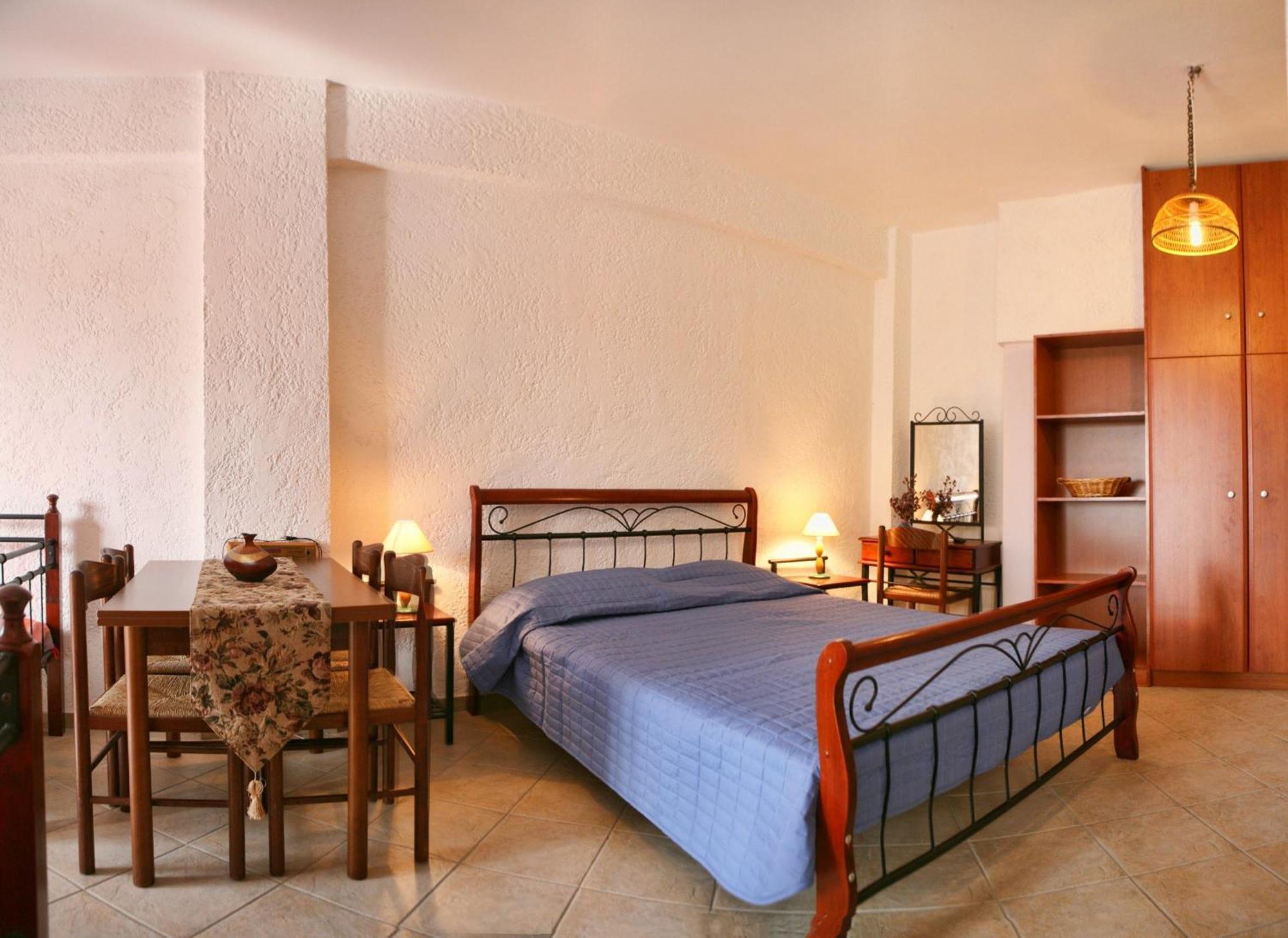 9 Musses Hotel Apartments Skala Mistegnon Eksteriør bilde