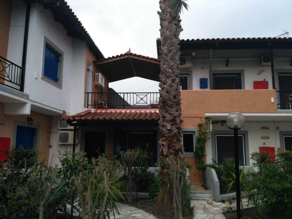 9 Musses Hotel Apartments Skala Mistegnon Eksteriør bilde