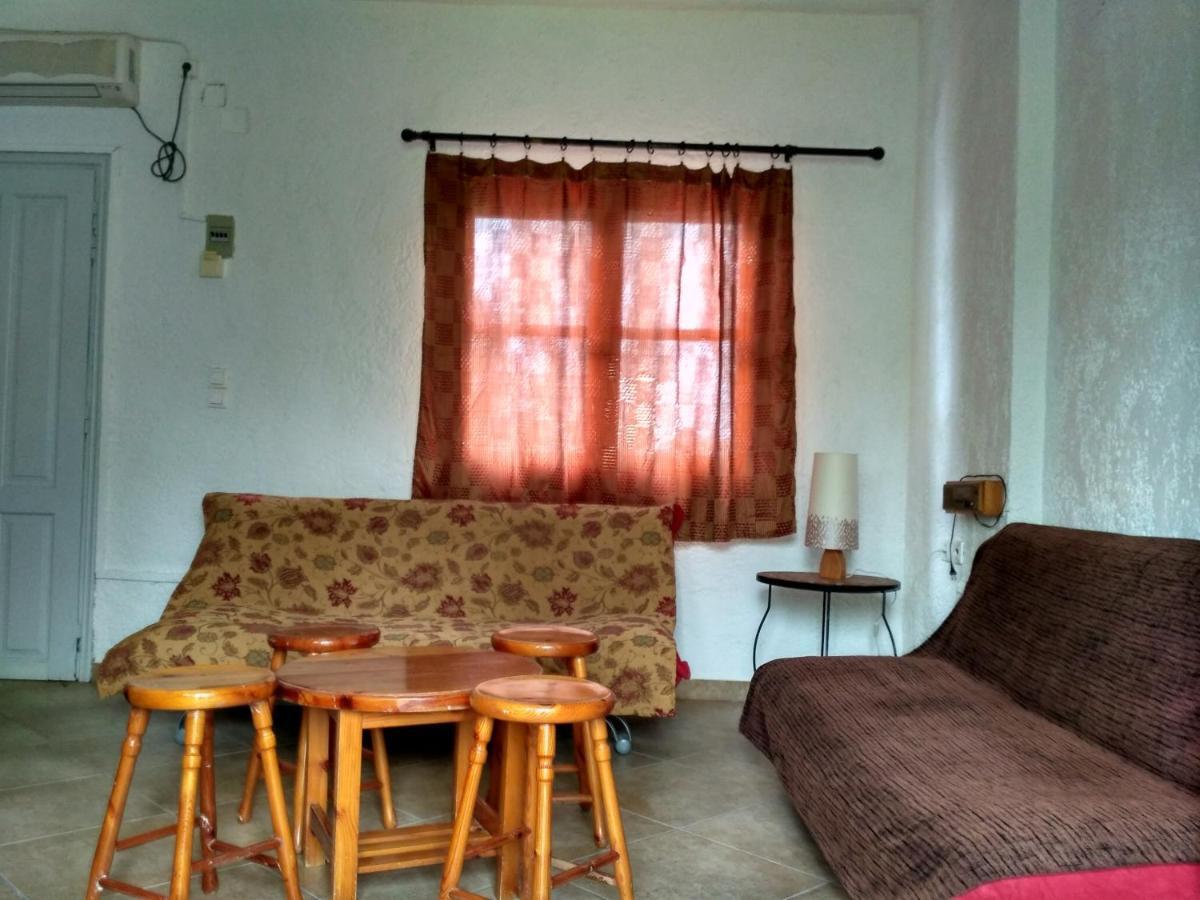 9 Musses Hotel Apartments Skala Mistegnon Eksteriør bilde